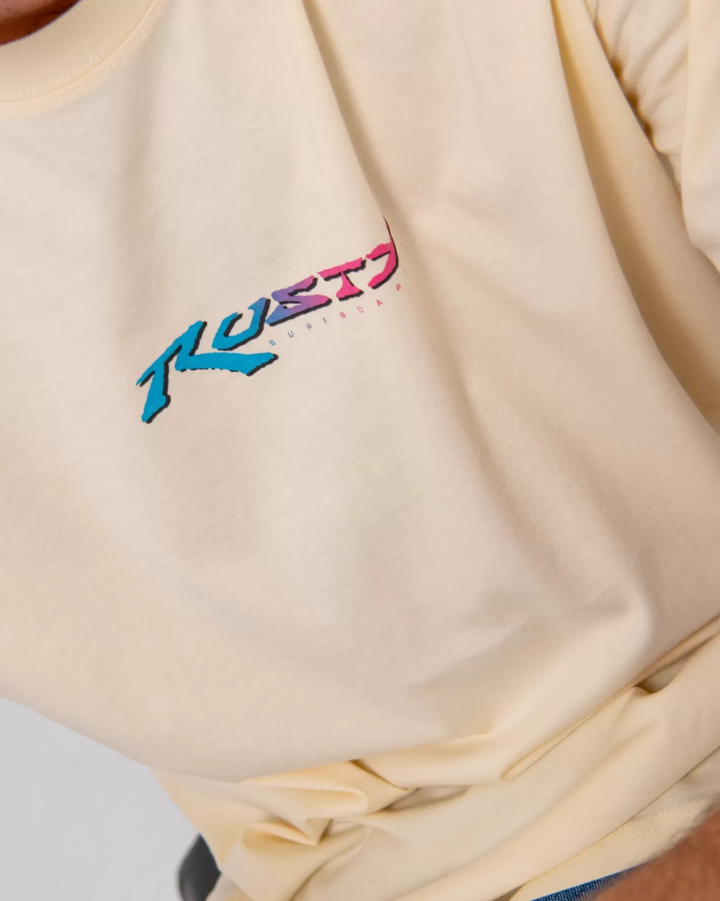 Hombre Rusty Before Crowds, Todo En Camiseta Con Grafico Extragrande