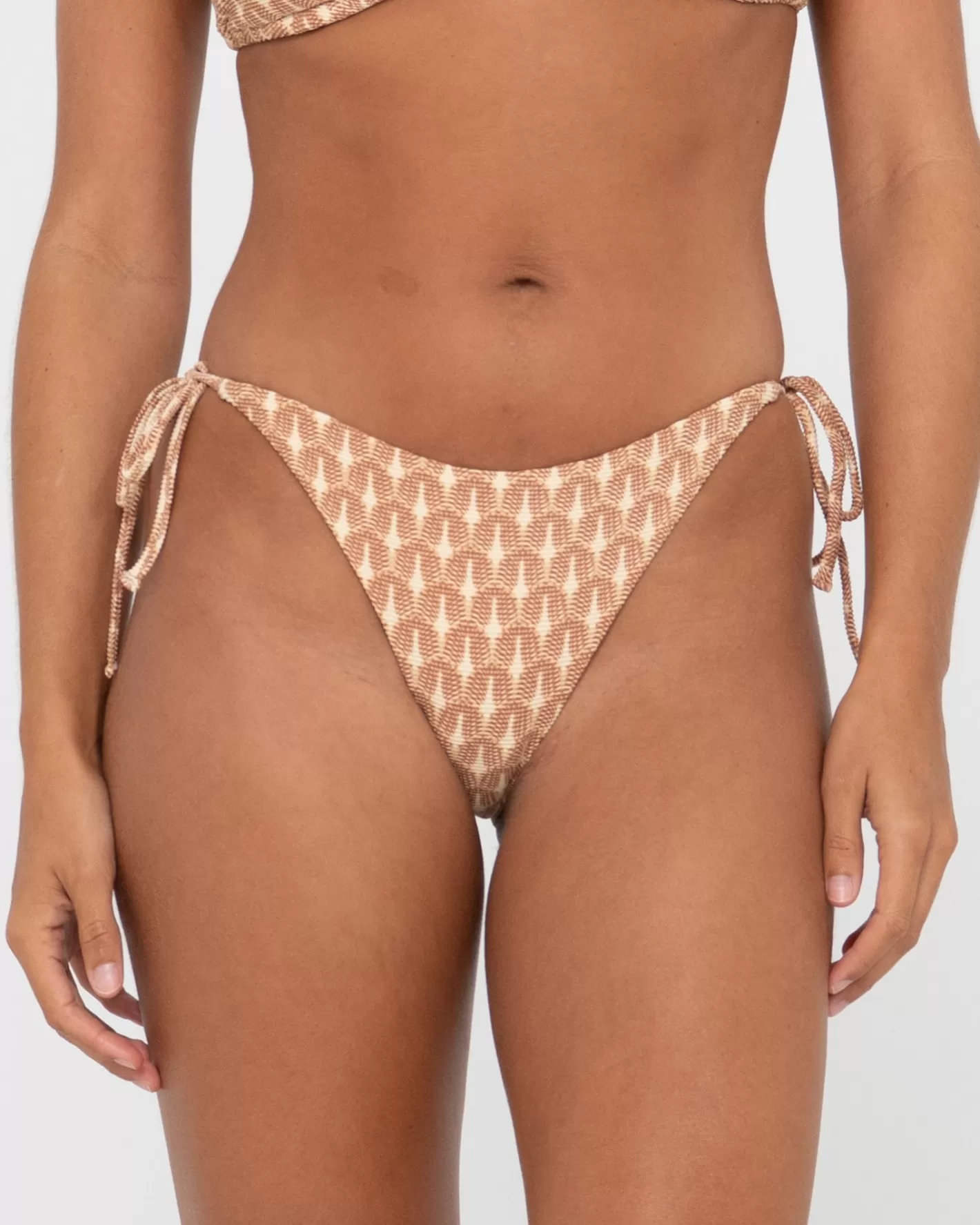 Mujer Rusty Braguita De Bikini A Media Pierna Con Estampado Panama Y Lazo Lateral