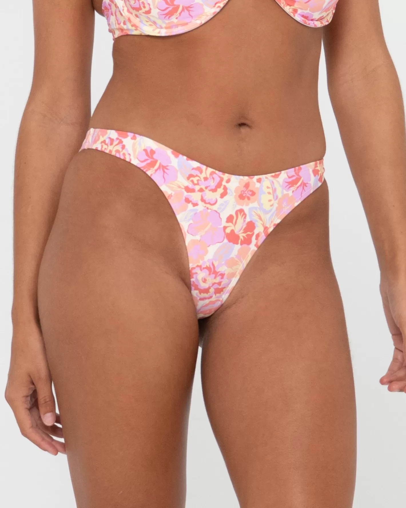 Mujer Rusty Braguita De Bikini Brasilena Con Estampado Rio Hibiscus