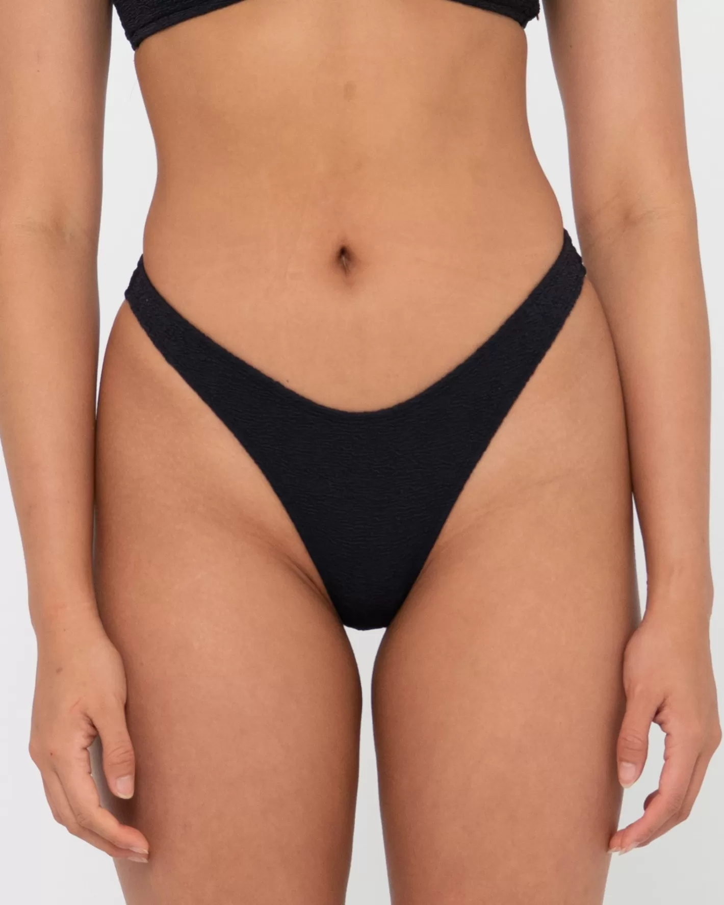 Mujer Rusty Braguita De Bikini Brasilena Con Textura De Sandalo