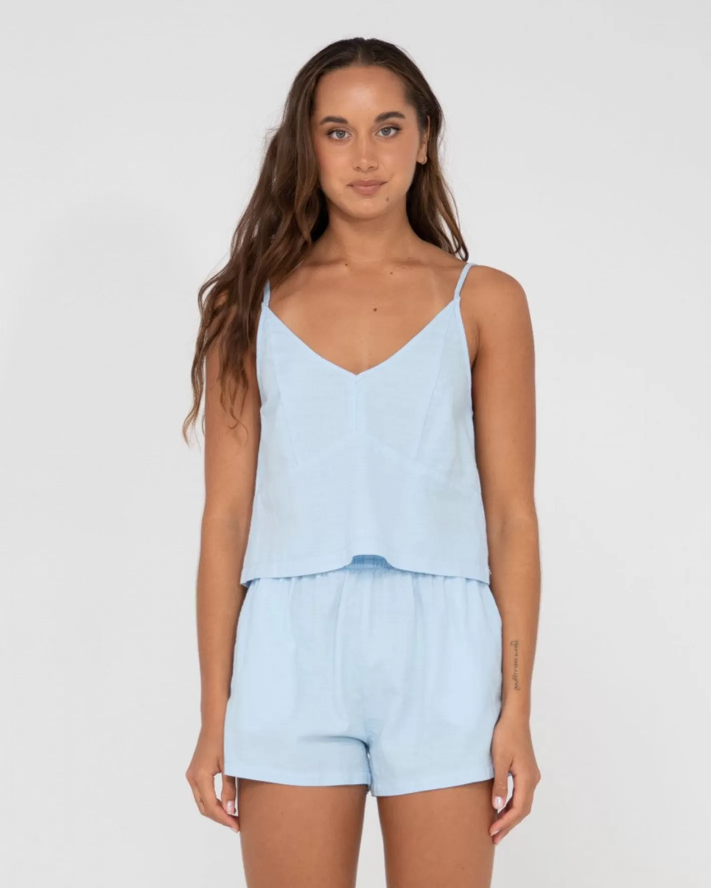Mujer Rusty Cami Lencero Con Cuello En V De Agua Dulce