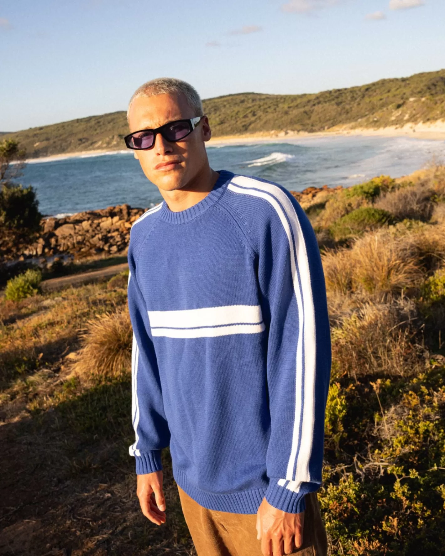 Hombre Rusty Jersey De Punto Con Cuello Redondo Y Lineas Blancas