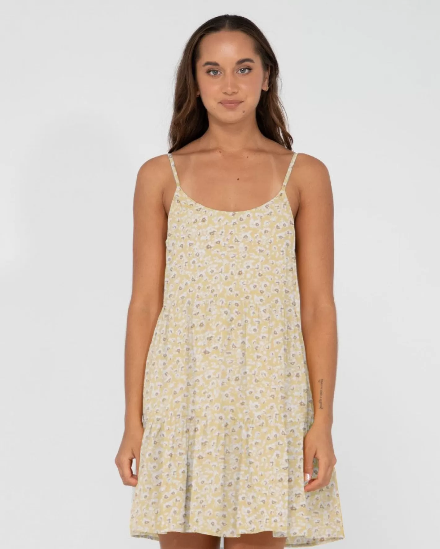 Mujer Rusty Minivestido Lencero Escalonado Con Estampado Floral Magnolia