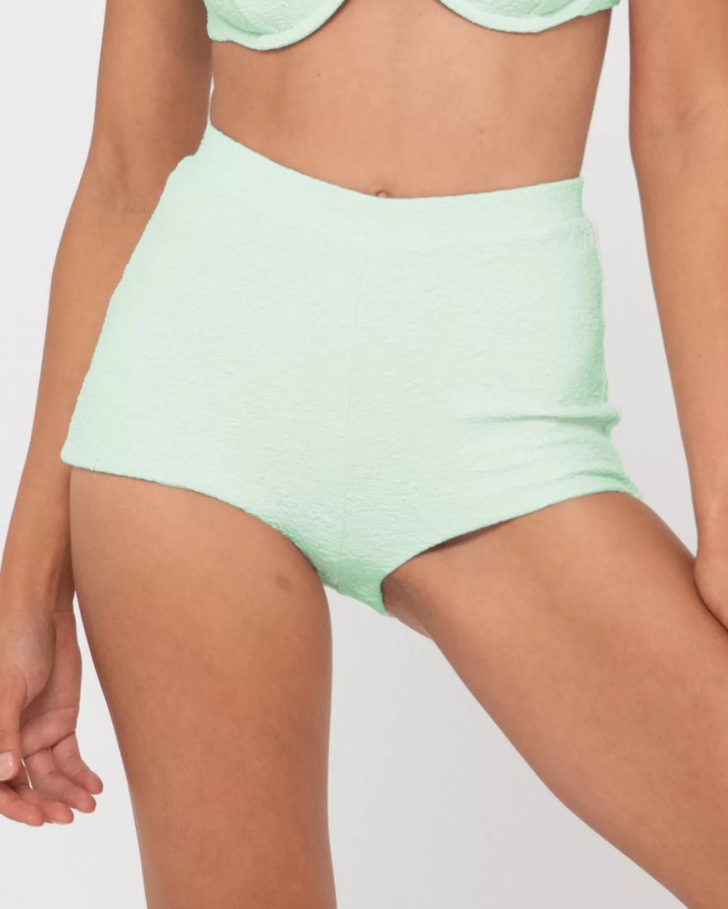 Mujer Rusty Shorts Surferos De Talle Alto Con Textura De Sandalo