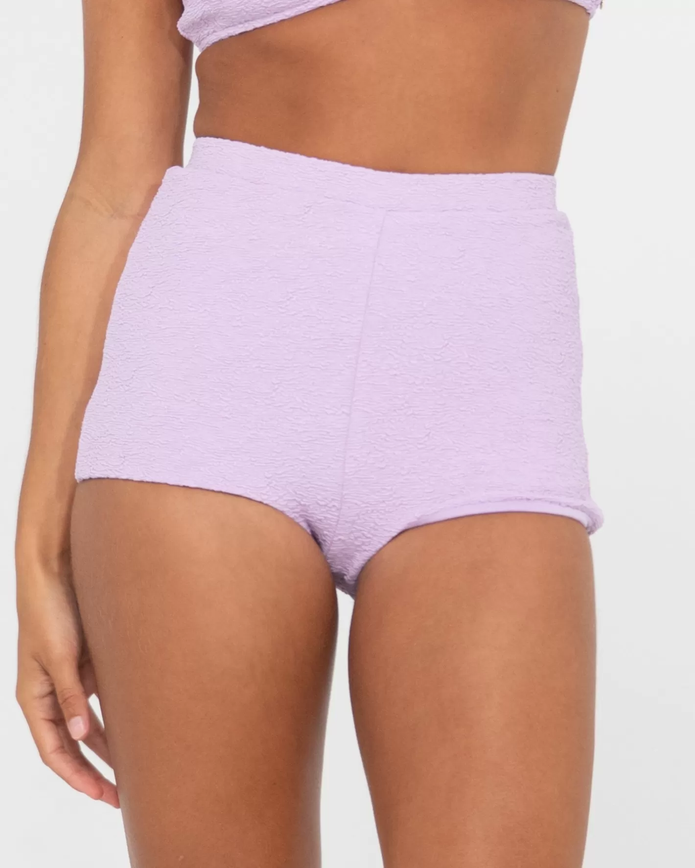 Mujer Rusty Shorts Surferos De Talle Alto Con Textura De Sandalo